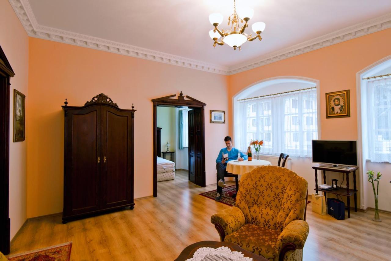 Pension Napoleon Karlovy Vary Exterior foto